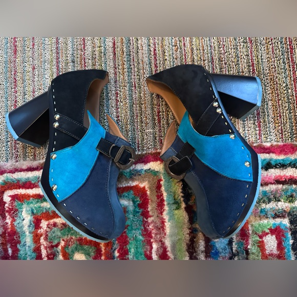 Fluevog NEARLY NEW Summer of Love Amor 60s-inspired blue suede clog-6.5 (fits 7) - Picture 8 of 16